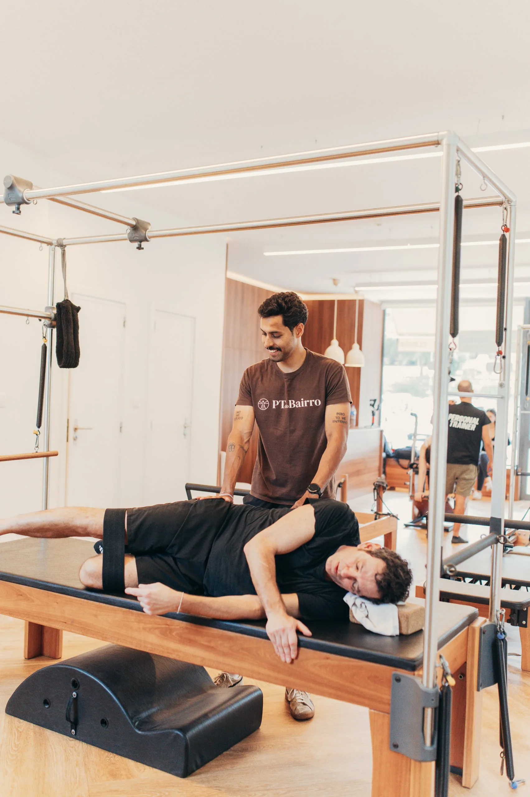 Pilates clínico para alívio de dores na coluna e pescoço